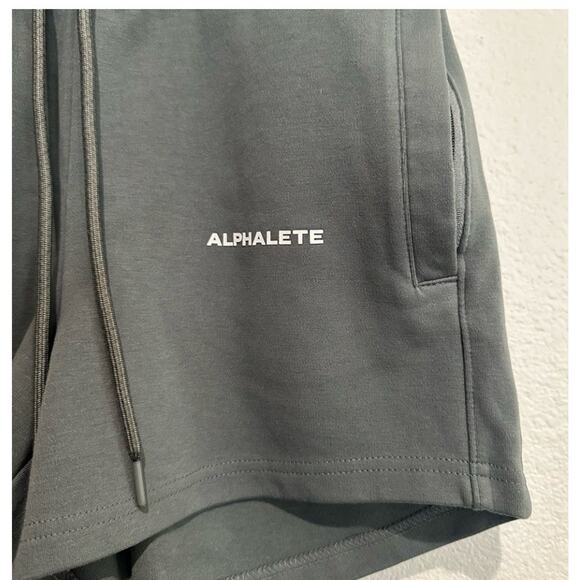 Alphalete Womens Essential Core Shorts Concrete Mid Rise Size Large NWT - Picture 6 of 10